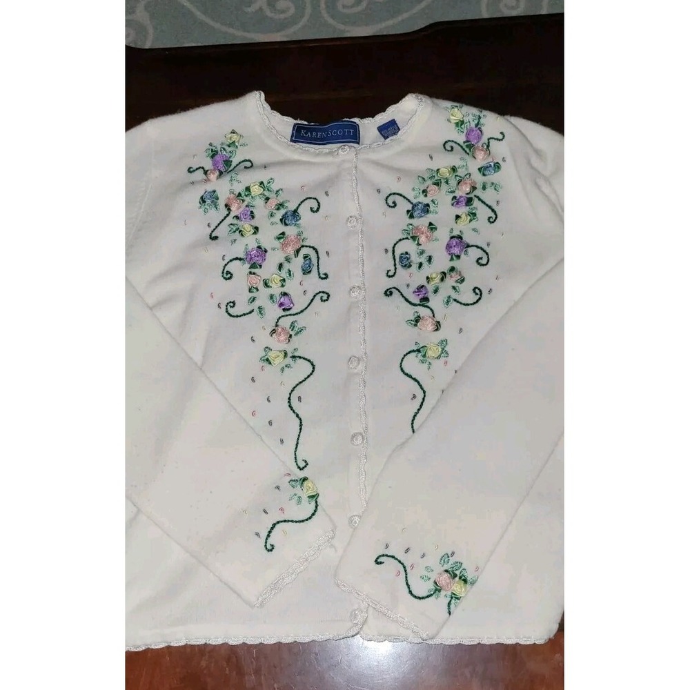 Stunning Gently Used  Karen Scott  Womans White Sweater Embroided Flowers Size S